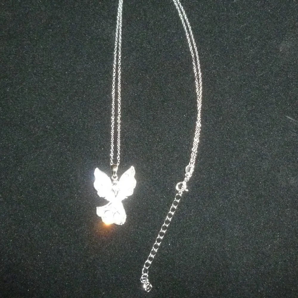 Michael Anthony Sterling Silver Angel Pendant w/Chain - Picture 7 of 9